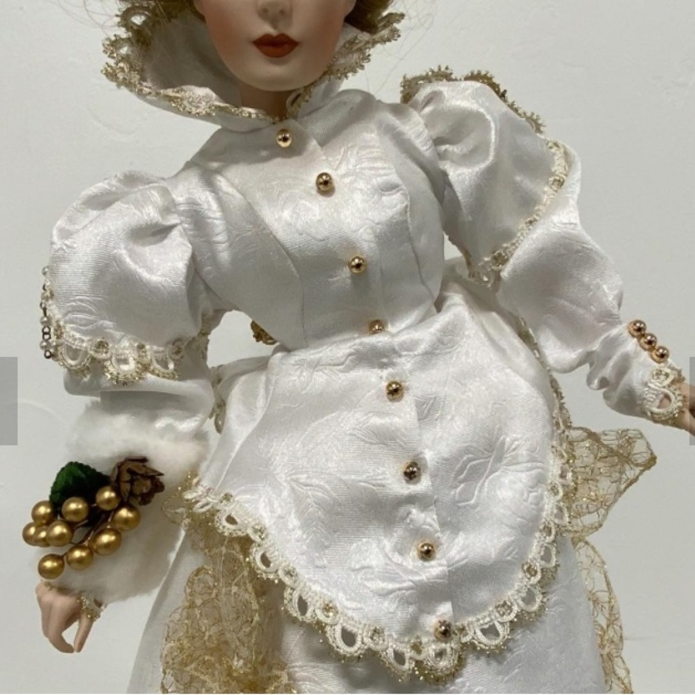 PERFECT CONDITION
- Kristina, The Gibson Girl Christmas Heirloom Doll - Picture 6 of 11